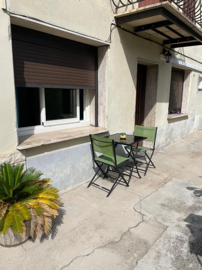 Agreable 2 Pieces En Ville Comme A La Campagne Nice Buitenkant foto